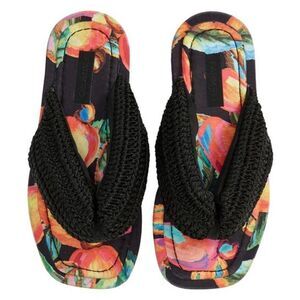 NWT FARM RIO Crochet Puffy Flip Flops!